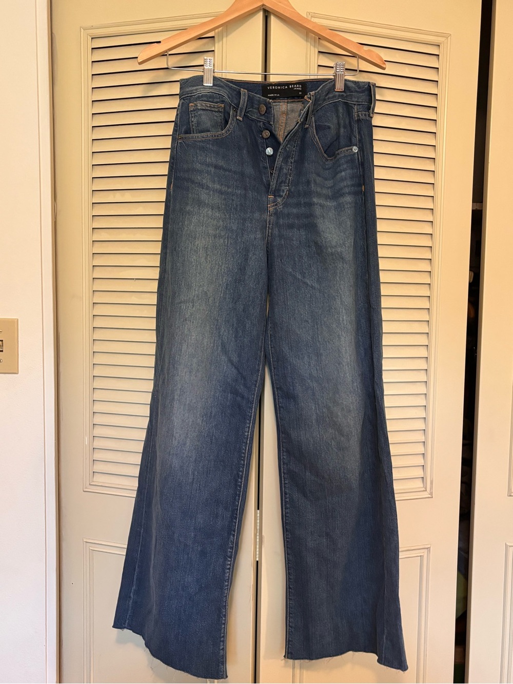 Veronica Beard Taylor Raw Hem Wide Leg Jeans in Blue Contrast Stitching. 27. EUC